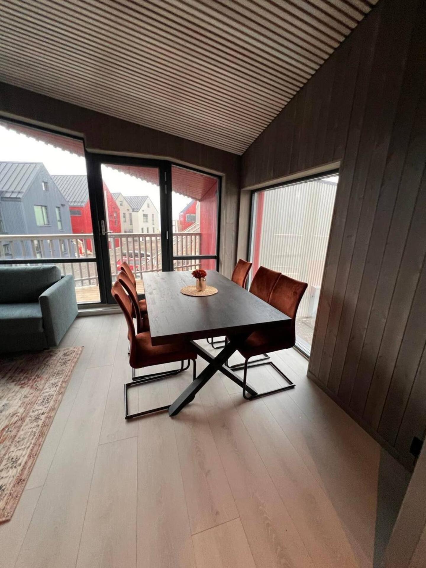 Stilren Leilighet I Henningsvaer Bagian luar foto